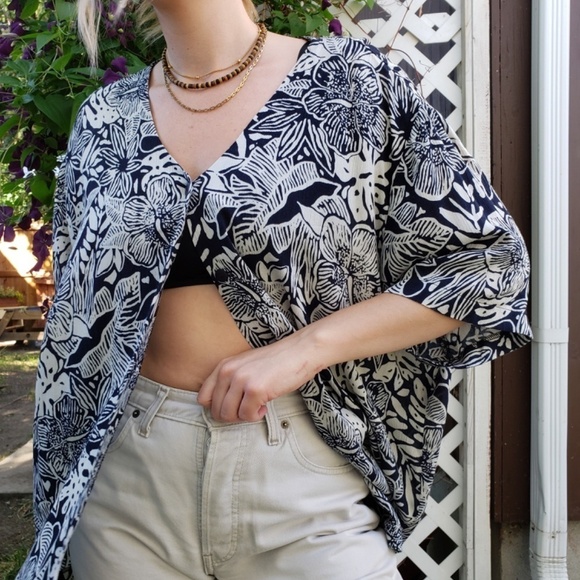 *Free with Purchase* 90’s Floral Button Down Top Blouse Soft Cardigan Cover-up - Picture 8 of 10